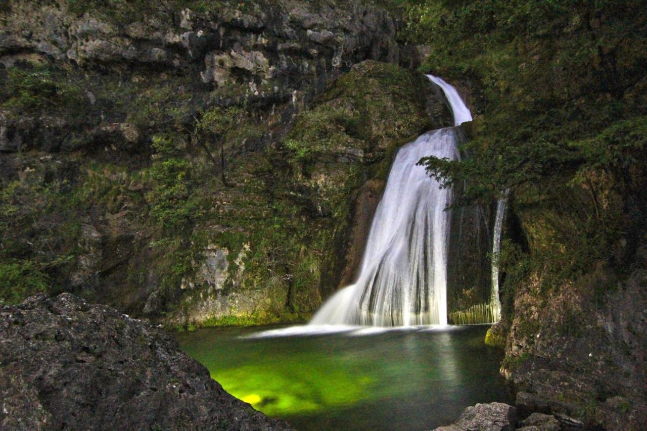 Mesoncillo Neo Villa Hornos Buitenkant foto