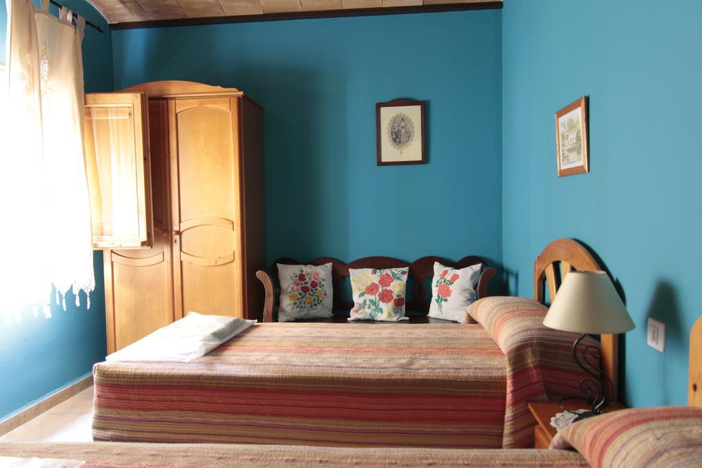 Mesoncillo Neo Villa Hornos Buitenkant foto